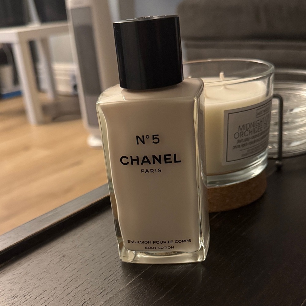 * SOLD* 

Chanel No. 5 Body Lotion in Cream and Black